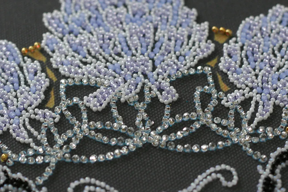 Bead Embroidery Kit - Bee in clover AB-831-4