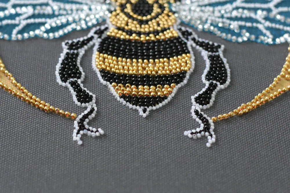 Bead Embroidery Kit - Bee in clover AB-831-1